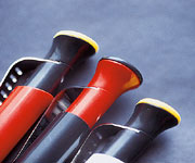 Bild: Kugelschreiber in den Farben Schwarz, Rot, Gold.