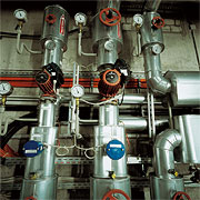 Bild: Ausschnitt des komplizierten Rohrleitungssystems.