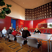 Bild: Besprechung im Clubraum des Reichstagsgebäudes