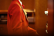 Bild: Ein orangerotes Sakko