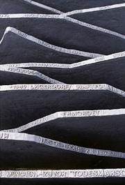 Bild: Namen ermordeter Reichstagsabgeordneter auf Gedenktafeln