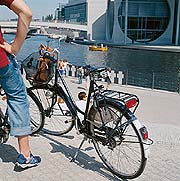Bild: Fahrrad am Reichstagsgebäude