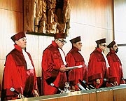 Bild: Richter in roten Roben