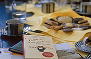 Bild: Bücher auf einem Tisch