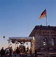 Bild: Deutschlandfahne auf Reichstagsgebäude