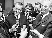 Bild: Großkoalitionäre 1966: Der SPD-Vorsitzende Willy Brandt und der designierte Kanzler Kurt Georg Kiesinger (CDU/CSU).