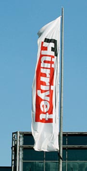 Bild: Fahne vor einem Druckhaus von Hürriyet.