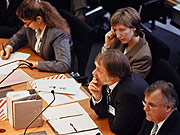 Bild: Während einer Sitzung des Ausschusses für Arbeit und Soziales. Vorne Ausschusssekretär Martin Frey.