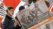 Bild: NPD-Demonstration gegen die Wehrmachtsausstellung.