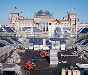 Bild: Das Kleinstadion zur WM vor dem Reichstagsgebäude.