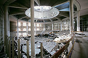Bild: Umbau im Reichstagsgebäude 1998: Der Plenarsaal wird für die Sitzungen des Bundestages vorbereitet.