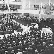 Bild: Erste gesamtdeutsche Bundestagsitzung am 4. Oktober 1990.