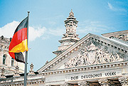 Bild: Giebel des Westportals des Reichstagsgebäudes.