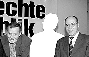 Bild: Vor der Bundestagswahl 1998: Unser Kandidat mit PDS-Parteichef Lothar Bisky (links) und Gregor Gysi (rechts).