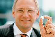 Bild: Eintreten für den Zuckerausgleich: Franz-Josef Holzenkamp (CDU/CSU) mit Zuckerwürfel.