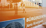 Bild: Glaswand mit Aufschrift "Bürgerzentrum, Jens Koeppen".