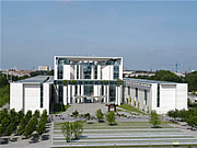 Bild: Das Kanzleramt im Parlamentsviertel in Berlin.
