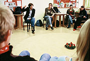Ekin Deligöz in der Gesprächsrunde mit Jugendlichen.