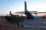 Aufbruch zum Auslandseinsatz: Bundeswehrsoldaten vor dem Abflug nach Afghanistan