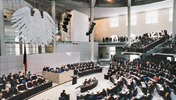 Sitzung des Bundestages im Plenarsaal des Reichstagsgebäudes