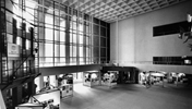 Sanierter Innenraum des Reichstagsgebäudes mit der Ausstellung zur deutschen Geschichte