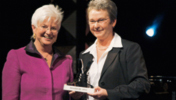 Mit Auszeichnung: Gerda Hasselfeldt und Kersten Naumann bei der Preisverleihung