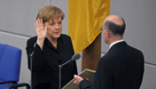 2005, Vereidigung der ersten Bundeskanzlerin der Bundesrepublik Deutschland