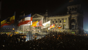 1990, Feier der Deutschen Wiedervereinigung am 3. Oktober vor dem Reichstagsgebäude