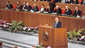 Michail Gorbatschow, Generalsekretär der KPDSU, bei einem Grußwort an den 18. Kongress der sowjetischen Gewerkschaften im Kreml im Februar 1987