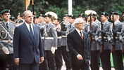 Empfang Erich Honeckers mit militärischem Zeremoniell am 7. September 1987 vor dem Bonner Bundeskanzleramt