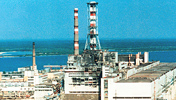 Das stark beschädigte Kernkraftwerk in Tschernobyl nach dem Unglück, aufgenommen am 28. Mai 1986