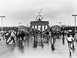 Öffnung des Brandenburger Tores am 4. Dezember 1989