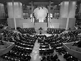 Heutiger Plenarsaal im Reichstagsgebäude in Berlin