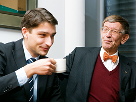 Florian Bernschneider (FDP) und Alterspräsident Heinz Riesenhuber (CDU/CSU)