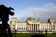 Kamera vor dem Reichstagsgebäude