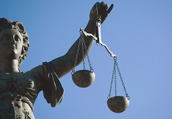 Foto: Statue der Justitia