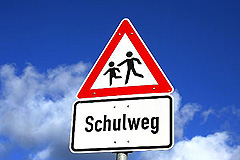 Warnschild Schulweg