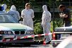 Beamte der Spurensicherung der Polizei arbeiten am 25.04.2007 auf der Heilbronner Theresienwiese 