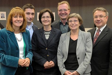 Vorsitzende Daniela Kolbe, (3.v.li.), SPD,  mit den Obleuten: v.li.: Edelgard Bulmahn, SPD, Florian Bernschneider, FDP, Dr. Hermann E. Ott, B90/Grüne, Ulla Lötzer, Die Linke. Dr. Georg Nüßlein, CDU/CSU am 24. September 2012. 