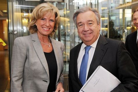 Antonio Guterres, Hoher Flüchtlingskommissar der Vereinten Nationen (rechts), ist am 17. Oktober 2012 zu Gast im Ausschuss. Die Sitzung wird von der Vorsitzenden Dagmar Wöhrl (CDU/CSU) geleitet.