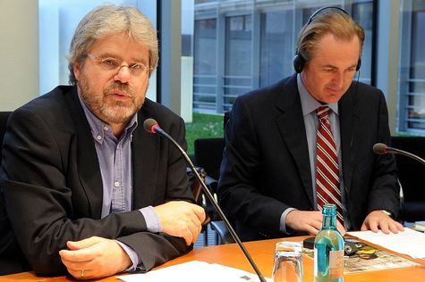 7. November 2012: Robert Turner (rechts), Direktor UNRWA für den Gaza-Streifen, und Thilo Hoppe (links), Bündnis 90/Die Grünen, stellvertretender Vorsitzender des Ausschusses leitet die Gesprächsrunde