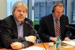 7. November 2012: Robert Turner (rechts), Direktor UNRWA für den Gaza-Streifen, und Thilo Hoppe (links), Bündnis 90/Die Grünen, stellvertretender Vorsitzender des Ausschusses leitet die Gesprächsrunde