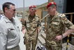 Besuch bei den Verbündeten: In Kabul informierte sich Hellmut Königshaus in einer US-amerikanischen Feldpoststelle.
