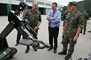 Wehrbeauftragten besucht das Zentrum für Kampfmittelbeseitigung der Bundeswehr in Stetten am kalten Markt