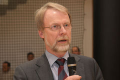 Staatssekretär Harro Semmler, Direktor beim Deutschen Bundestag, eröffnete das Turnier