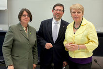 v.l.: Cornelia Behm (Bündnis 90/ Grüne), Andreas Lämmel (CDU/CSU), Doris Barnett (SPD)