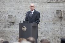 Bundestagspräsident Lammert hält Rede in Gedenkstätte Plötzensee