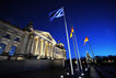 Blaue Stunde vor dem Reichstagsgebäude