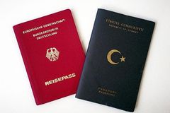 Türkischer und deutscher Reisepass
