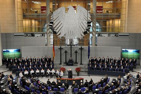 Zentrale Gedenkstunde zum Volkstrauertag im Plenarsaal des Deutschen Bundestages am 13. November 2011